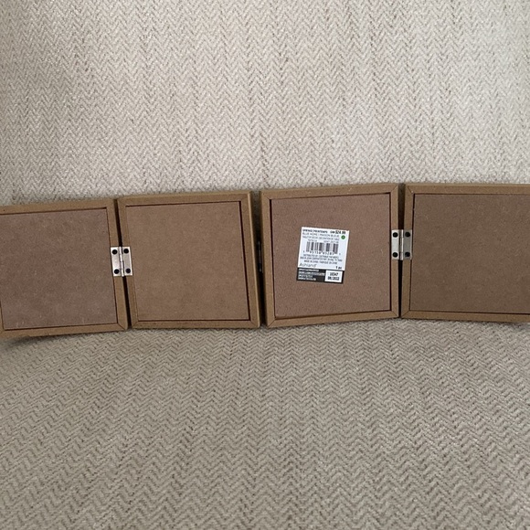 ❤️3 for $15! ❤️ Bathroom decoration, four blue and white tiles in frames. - Picture 9 of 12